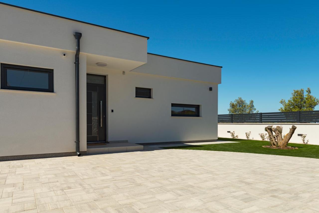 Abelia Villa *