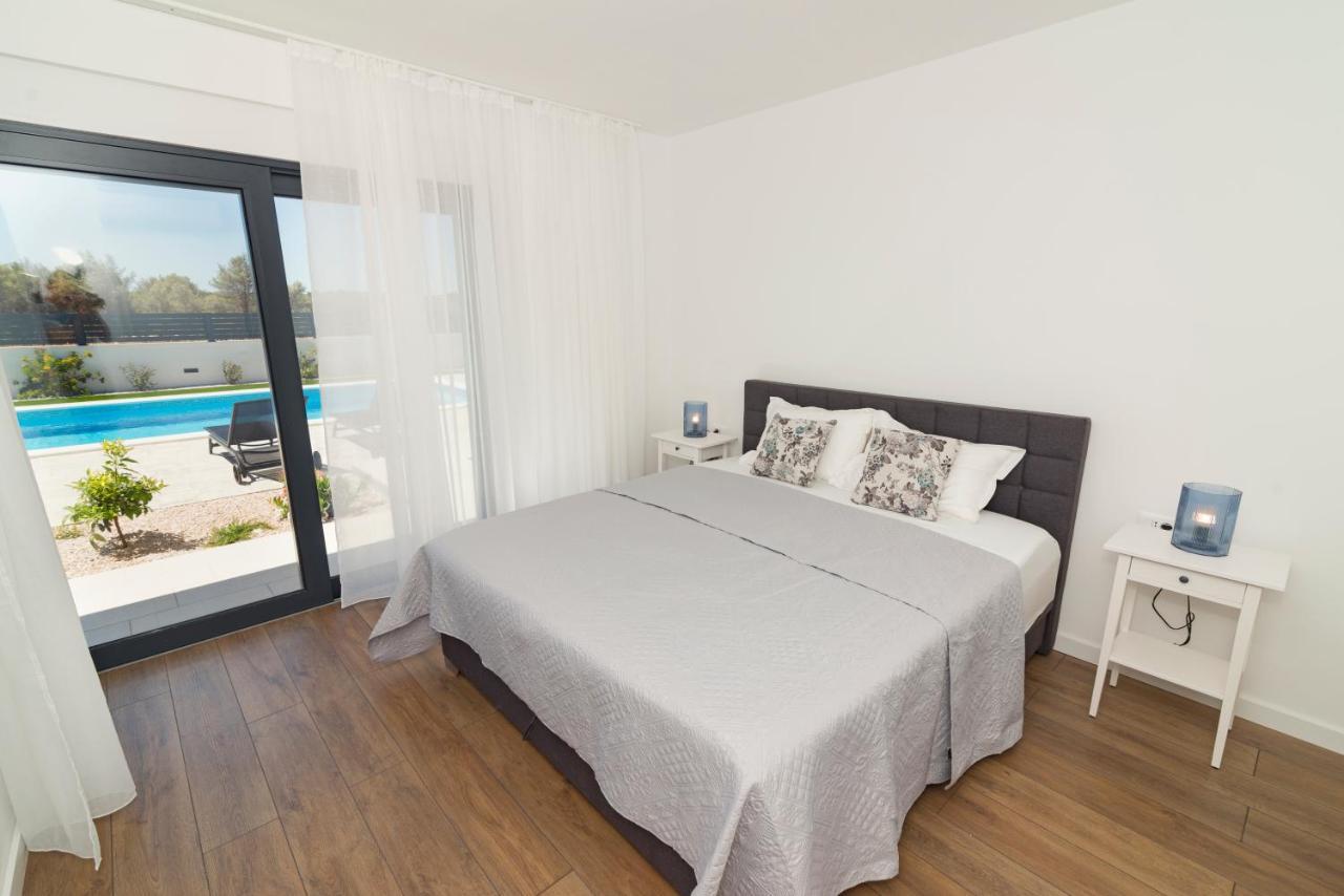 Abelia Villa *