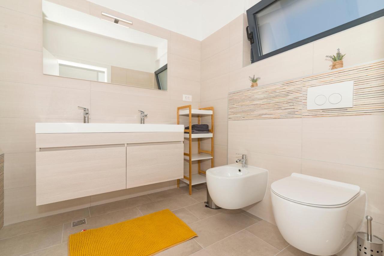 Abelia Villa *